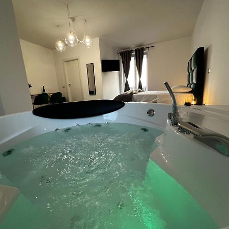 Habitat Luxury Suites Беллона Экстерьер фото