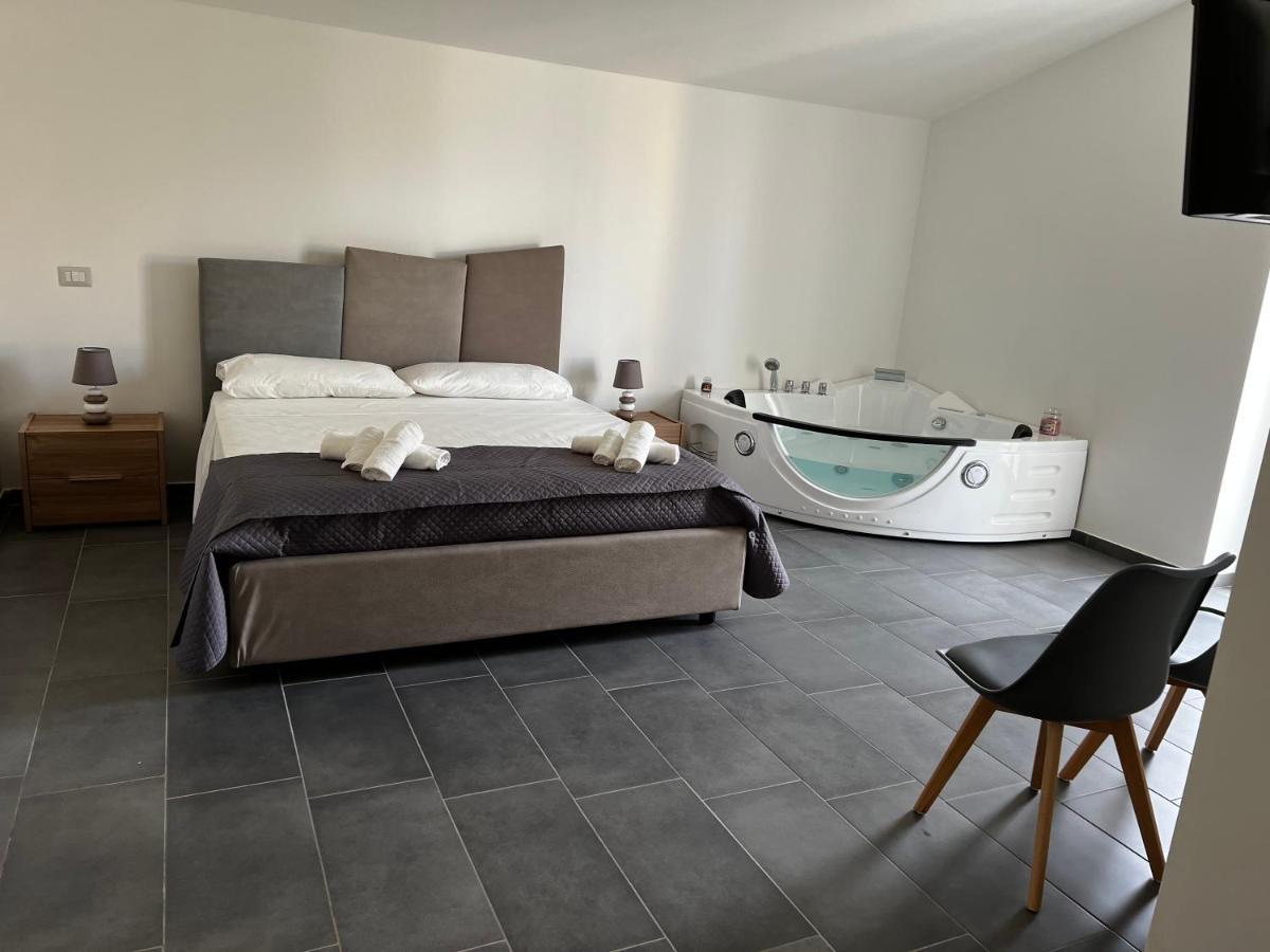 Habitat Luxury Suites Беллона Экстерьер фото