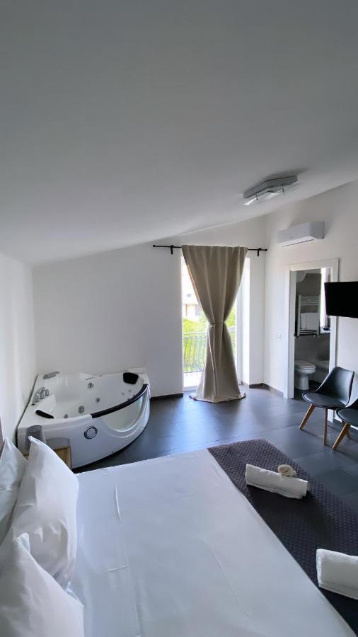 Habitat Luxury Suites Беллона Экстерьер фото